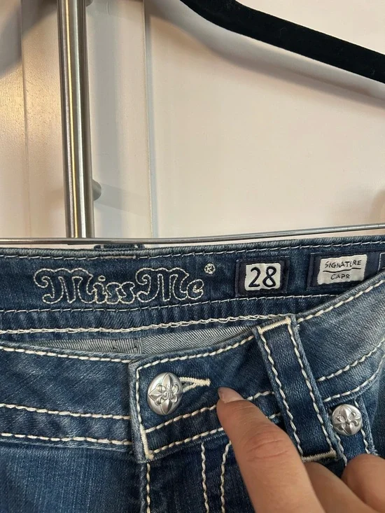 Miss Me embroidered women's denim capri jeans - Picture 5 of 8